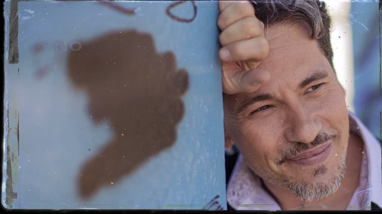 David DeMaría - Colgado de tu sonrisa (Lyric Video Oficial)