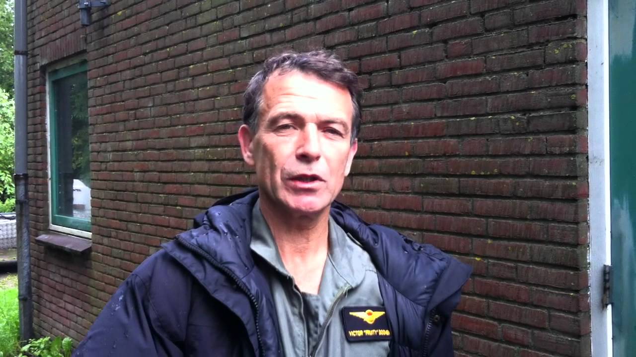 Duivelse Dilemma's Drone Raymond Thiry ontmoet ex beul uit Oorlogswinter