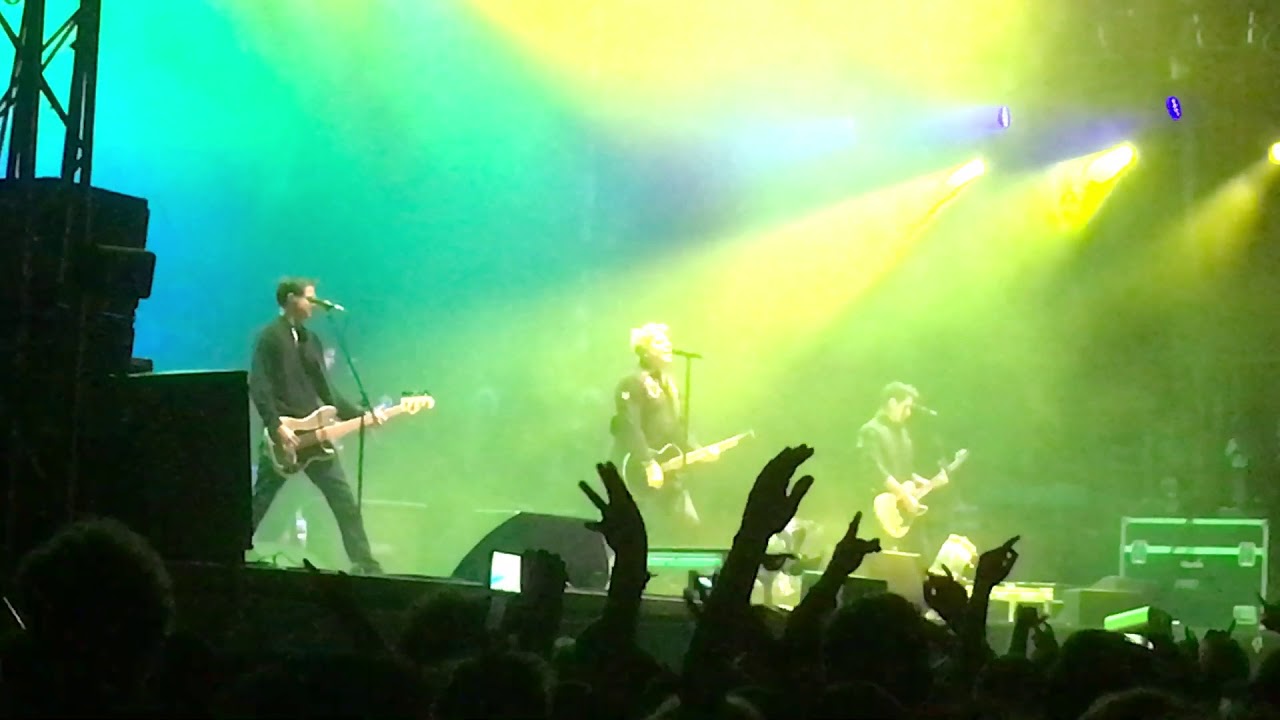 The Offspring  [Come Out and Play ]  Live Fête du bruit dans Landerneau 2017