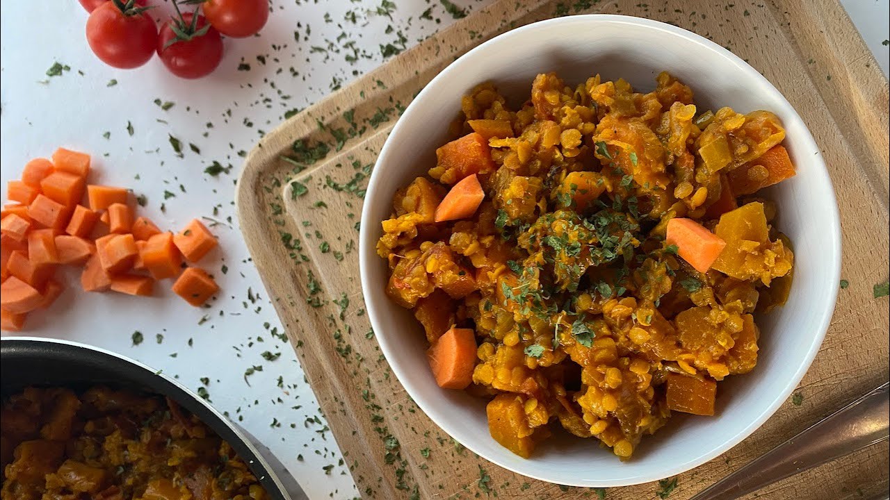 Dahl de lentilles corail (patates douces & tomates)