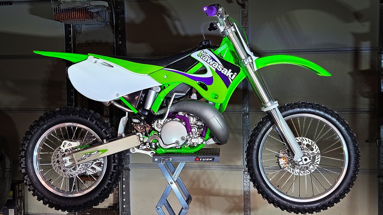 Bringing a Legend Back from the Dead. Complete KX250 Restoration