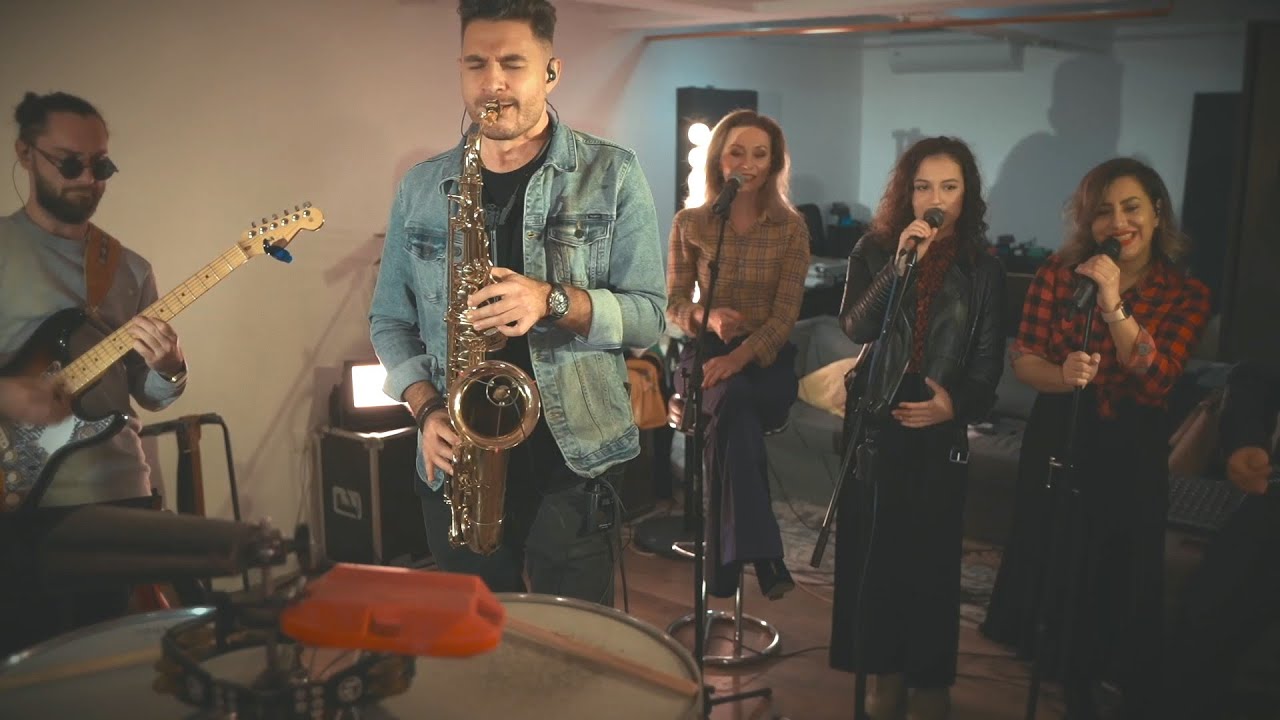 Alex Jaxx feat Soundcheck Band - Sophisti-pop medley