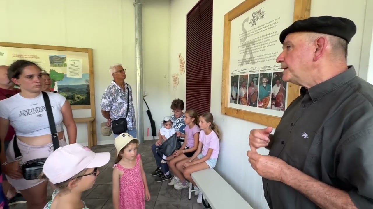 Visite de l’espace découverte du séchoir par Pierre Oteiza