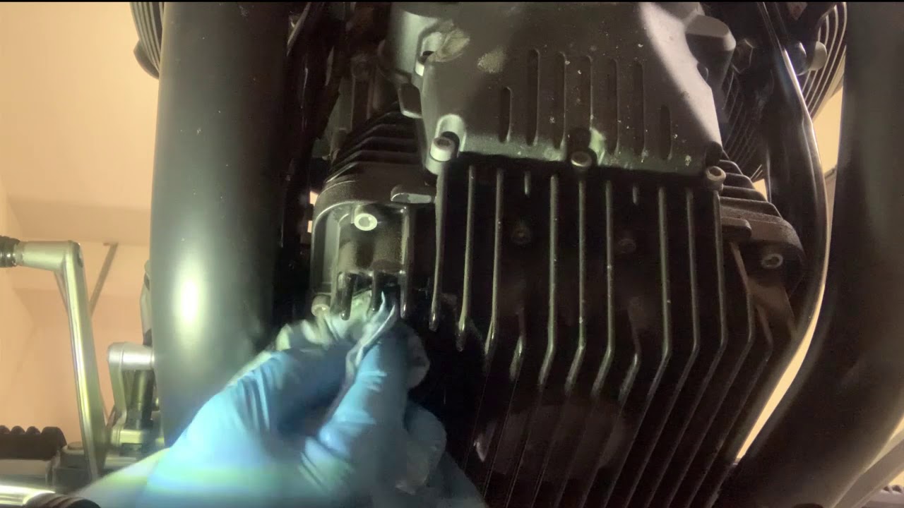 Moto Guzzi V9 Oil Change