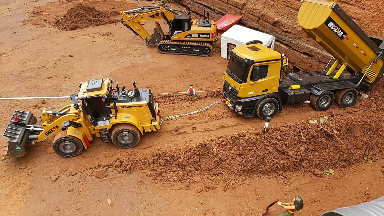 Pa carregadeira huina 1567 desatolando Caçamba huina 1573 escavator huina  1550 escorando Caçamba