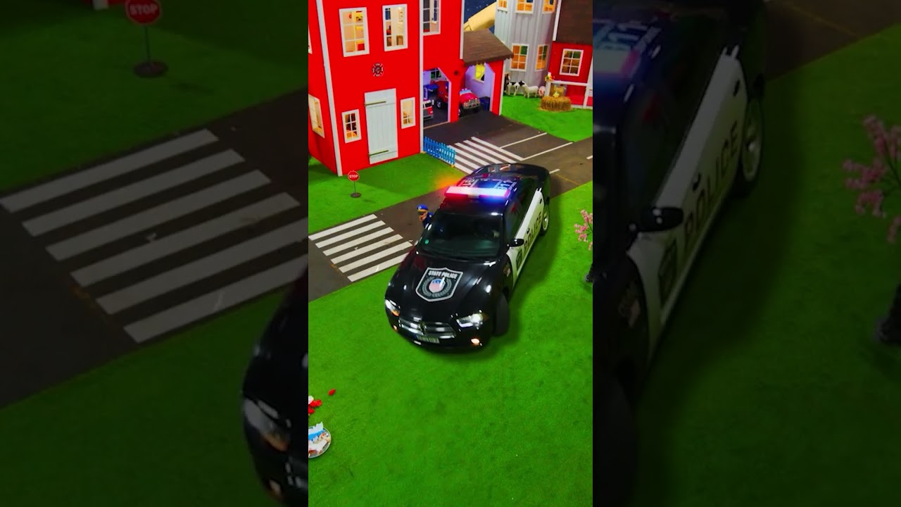 👮 &Ccedil;ocuklar bir polis arabasını tamir ediyor  🔧🚓👮 &Ccedil;ocuklar taklit oyunu! ⛑ Kidibli #shorts