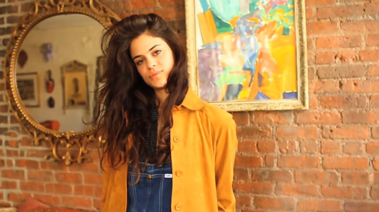 Dailies: SLU Original Lexie Smith Talks Moving to Austin & Feeling Sexy in Overalls