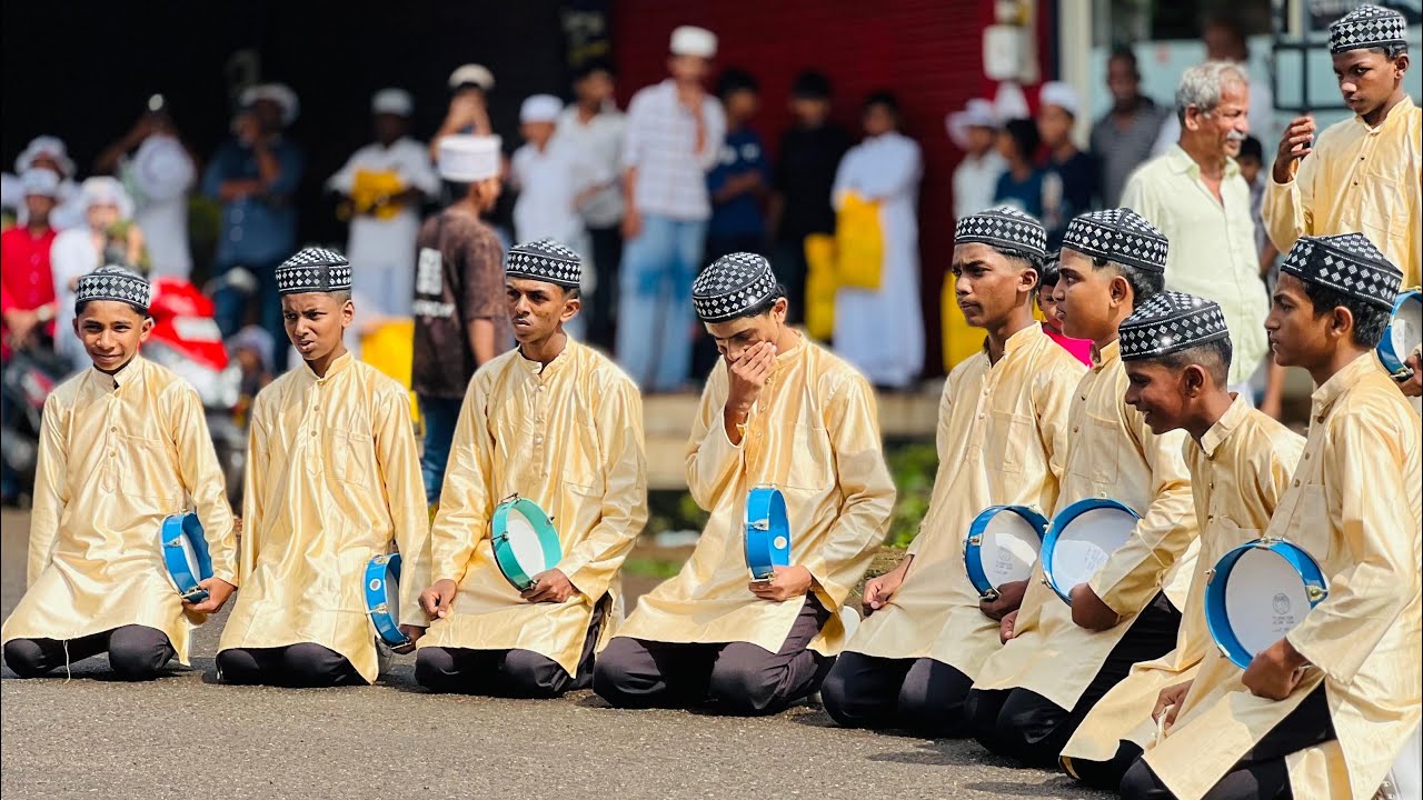 നബിദിന റാലി | ദാറുൽ ഹുദാ വലിയവളപ്പിൽ പുറായ | MEELAD FEST 2025 | PERUVALLOOR CHULLIYALAPURAYA