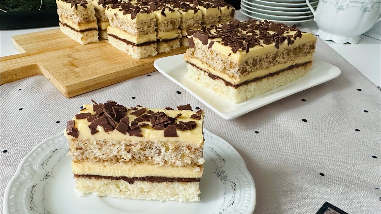 Prăjitura Deliciu cu fulgi de cocos, nucă și cremă de vanilie | Pasiune & Savoare