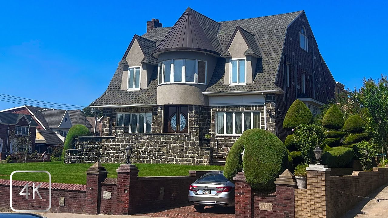 Dyker Heights, Brooklyn, NY in the Summertime. Walking tour 4K