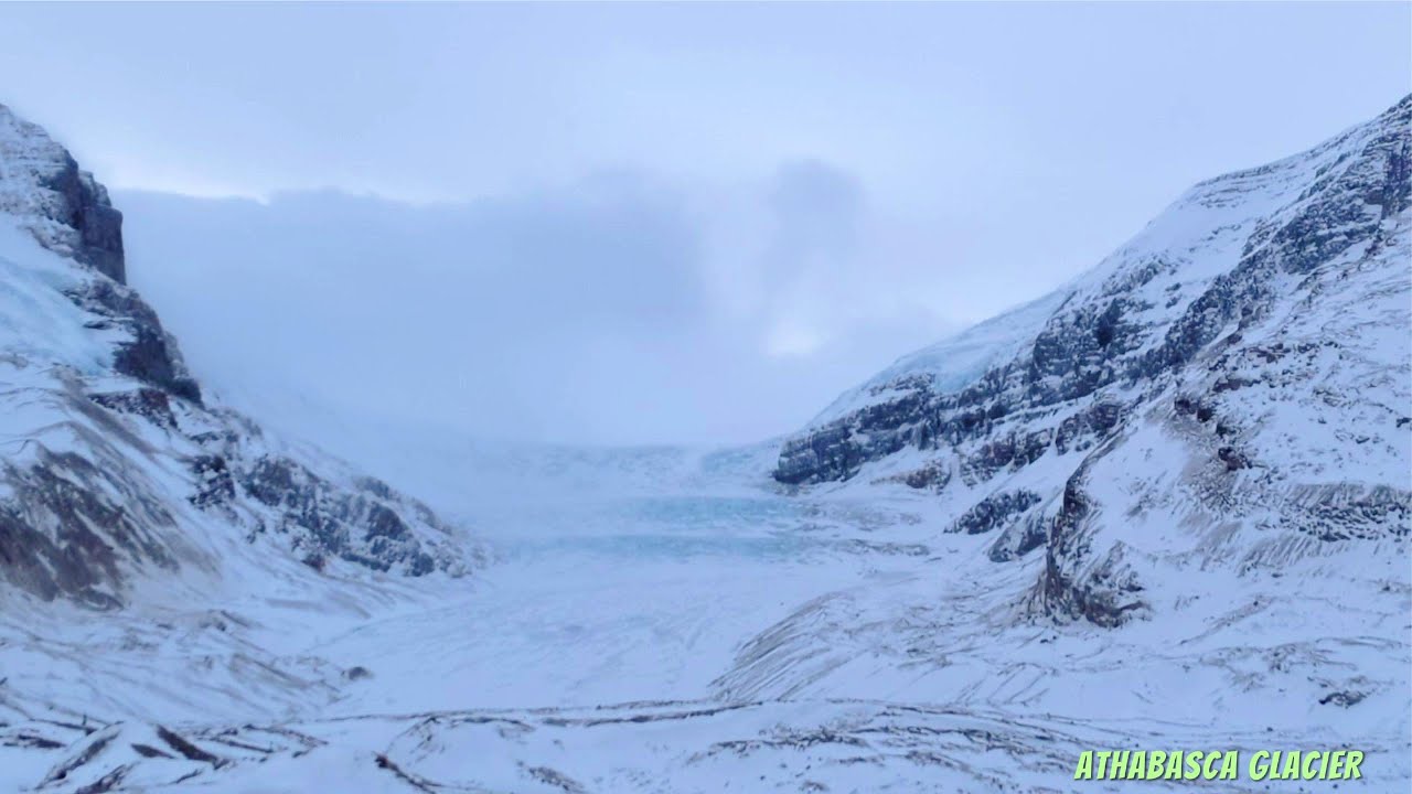 Lofi Christmas drive with spectacular views of the Rocky Mountains 🏔️