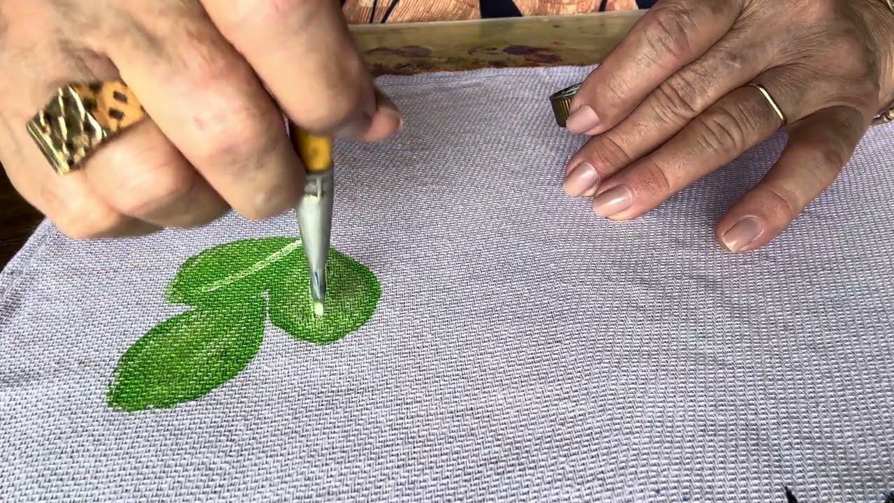 Como fazer Folhas com papelão de rolo de papel higiênico???