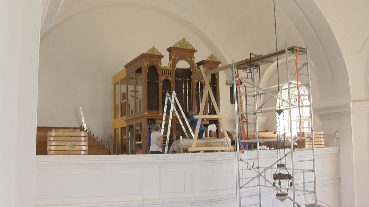 Megérkezett a felújított orgona a Fehér templomba.