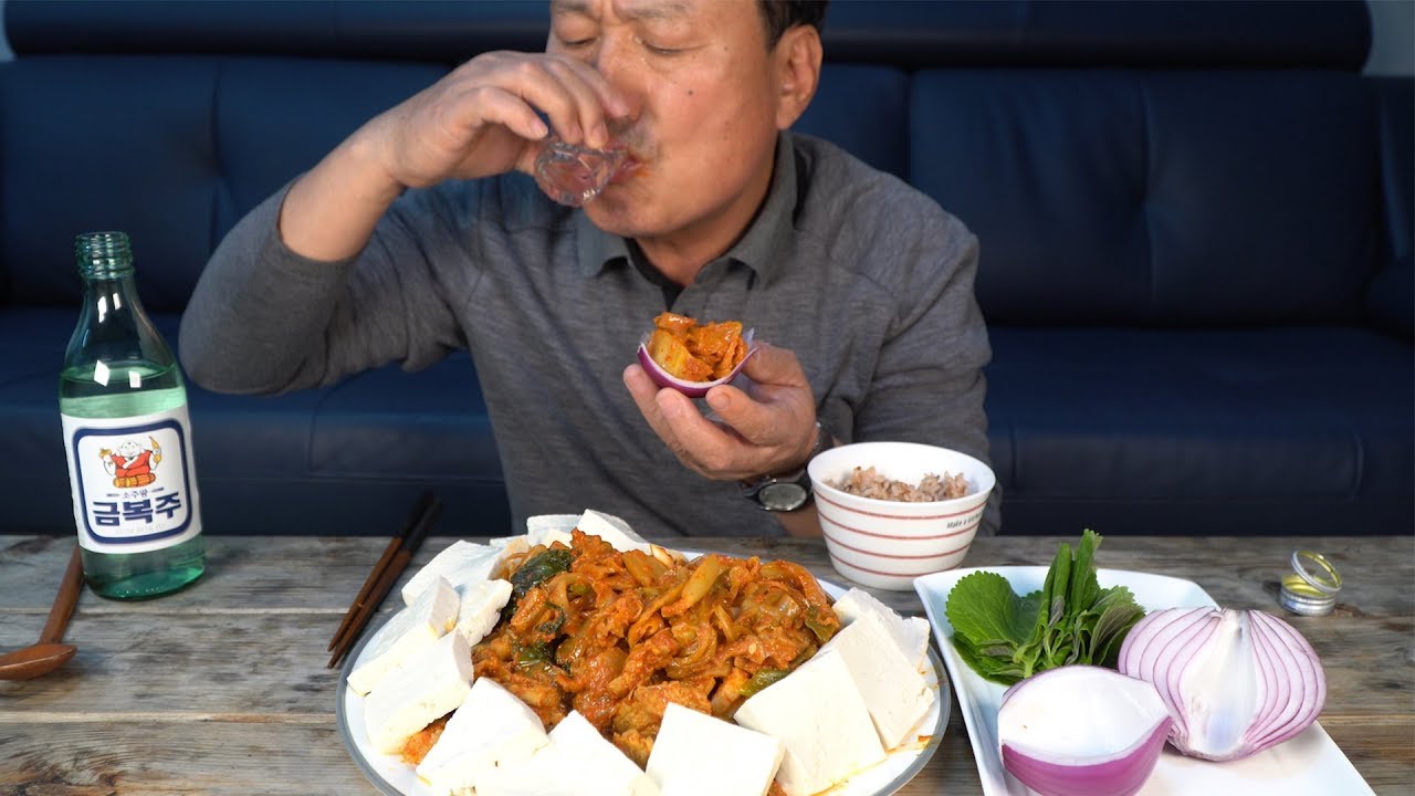술이 술술 넘어가는 술안주 [[두부김치]]에 소주 한잔~ (Tofu with Kimchi) 요리&먹방!! - Mukbang eating show