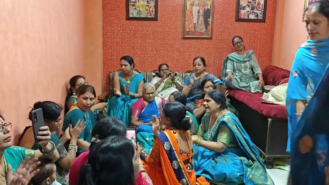 स्वरचित नवरात्रि भजन मस्त डांस🚩मेरी मैया की महिमा निराली भर देती झोली खाली खूब रौनक देखें🤩