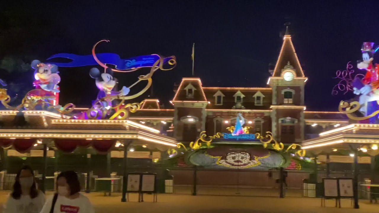 HONG KONG DISNEYLAND CASTLE OF MAGICAL DREAMS  |  HOLIDAY TOY DRUMMERS  |  CHRISTMAS TREE LIGHTING