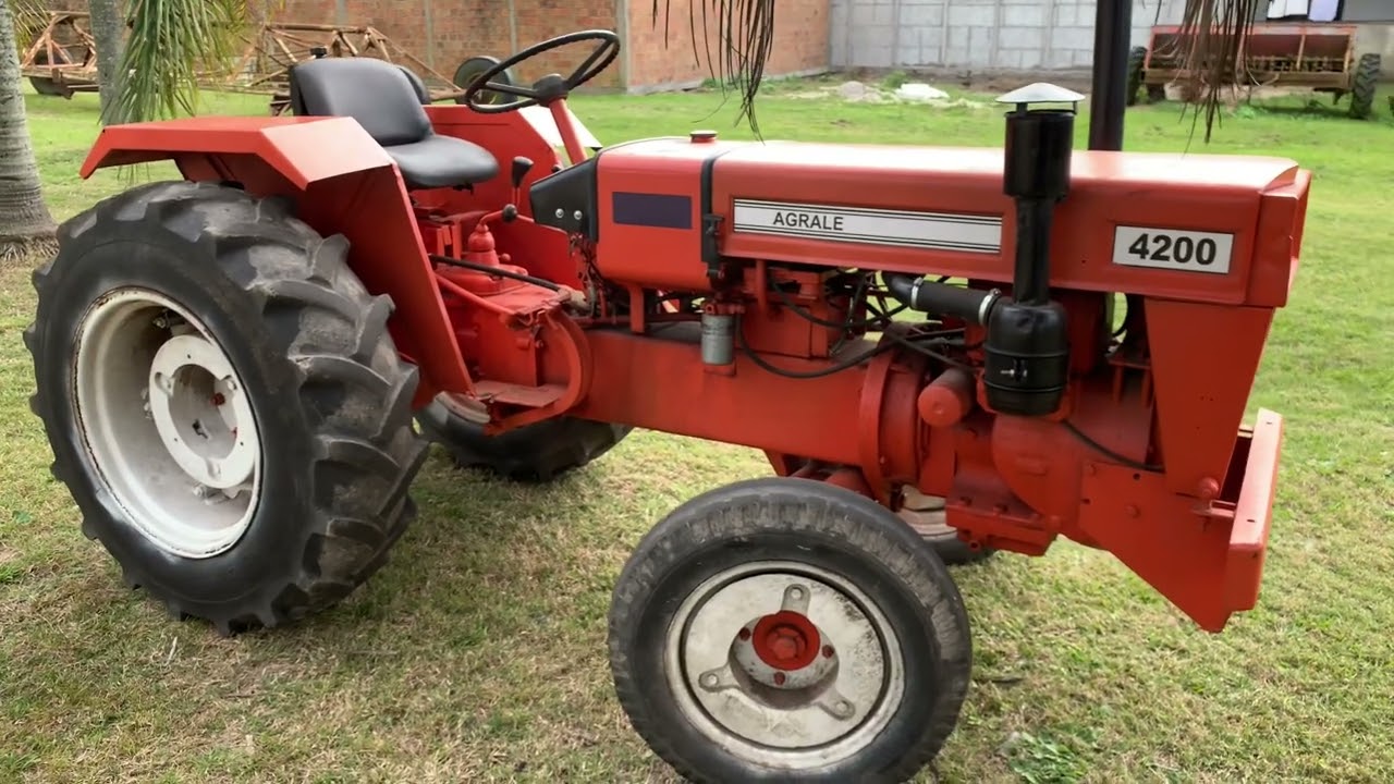 Trator Agrale 4200 Impecável! vai com Grade e Roçadeira . Chama 53 999723899