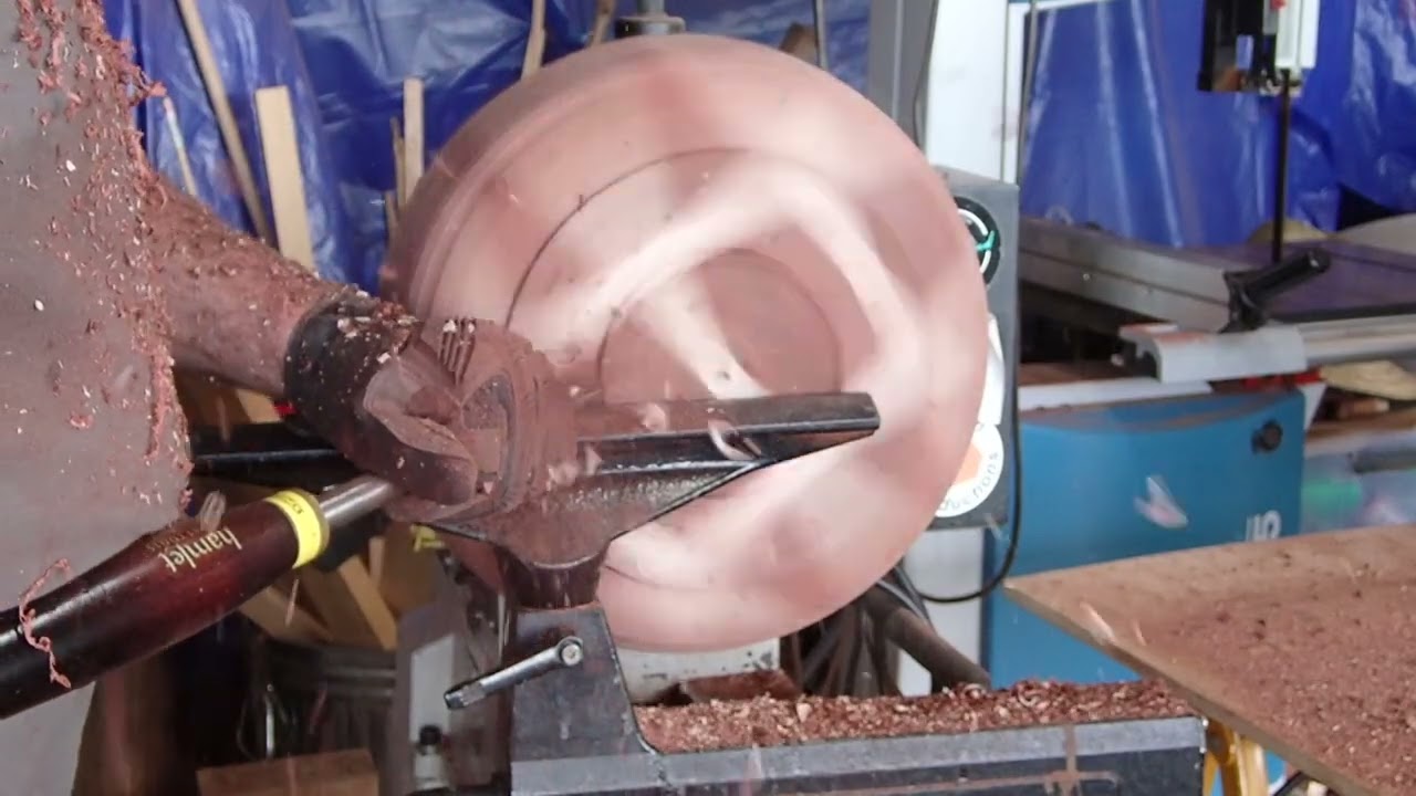 Woodturning a Jarrah and Oak Bowl