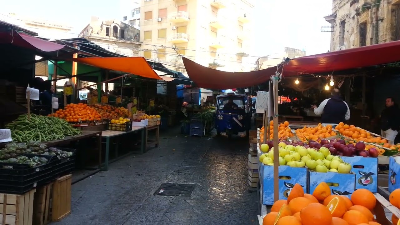 Mercato di Ballar&ograve; (Palermo) in  Ape Tour Taxi - Ape Tour Palermo Number One