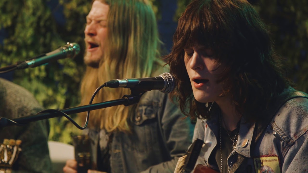 Tyler Bryant & The Shakedown - Criminal Imagination (Bale Breaker Acoustic Sessions @ Chinook Fest)