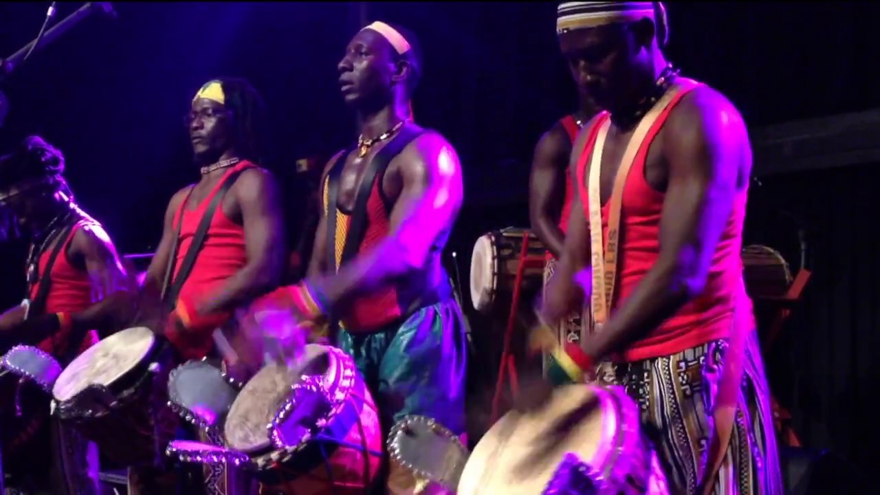 Percussie show Djembe AGOGO