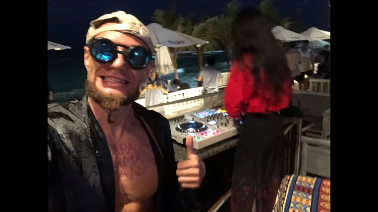 Let’s dance in front of the dj at beach bar