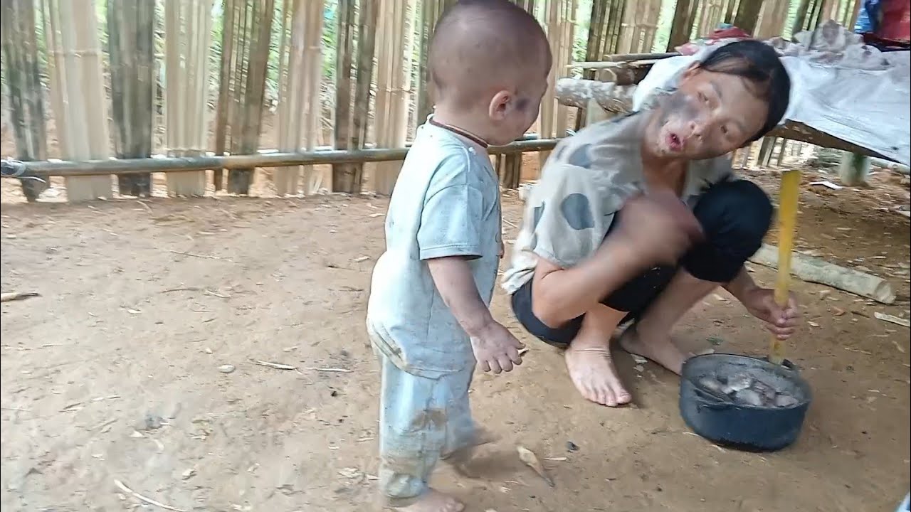 single mother's poor meal. biased towards children-Lý xuân ca