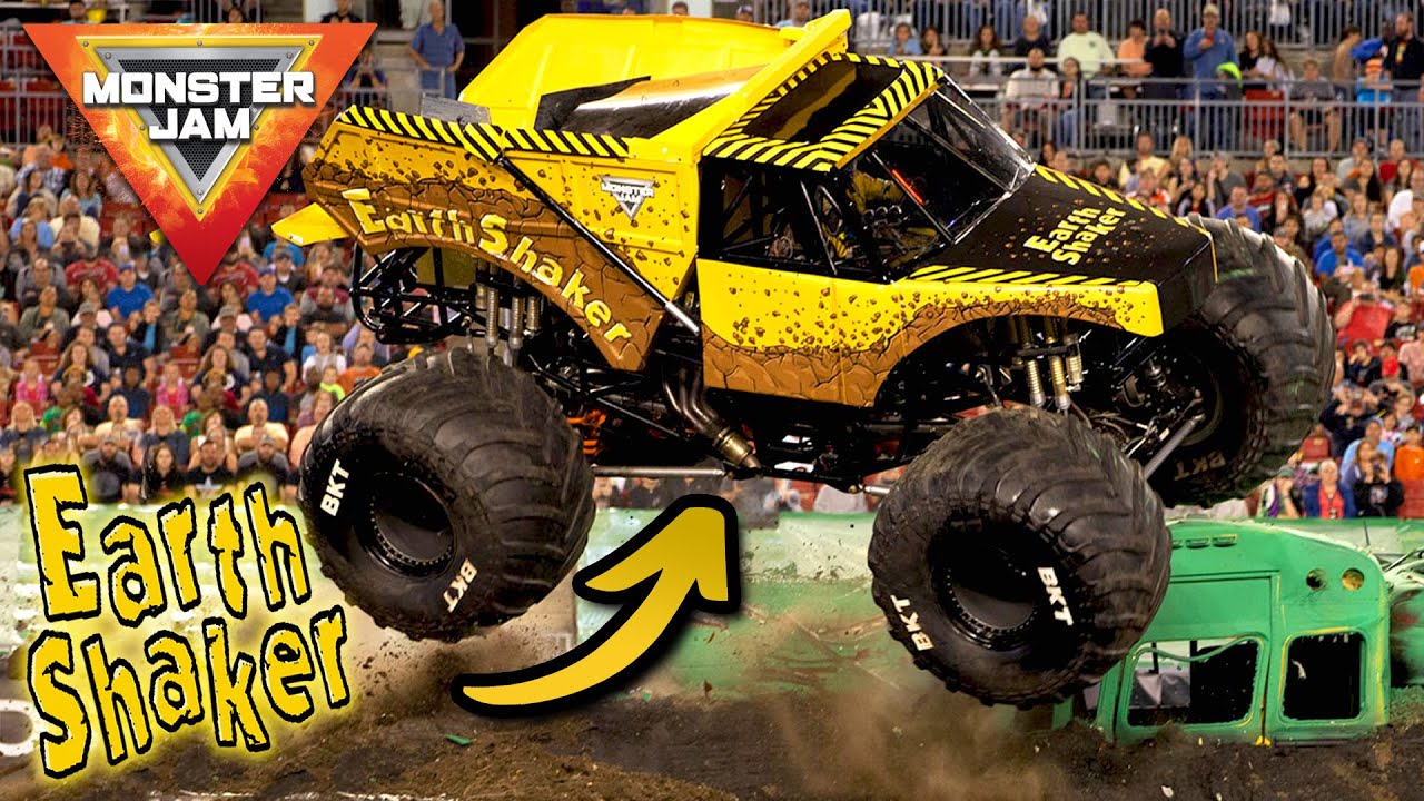 Monster Jam's EARTHSHAKER! ⚠️ Monster Truck Drivers VS Toys - EarthShaker Monster Jam Monster Truck