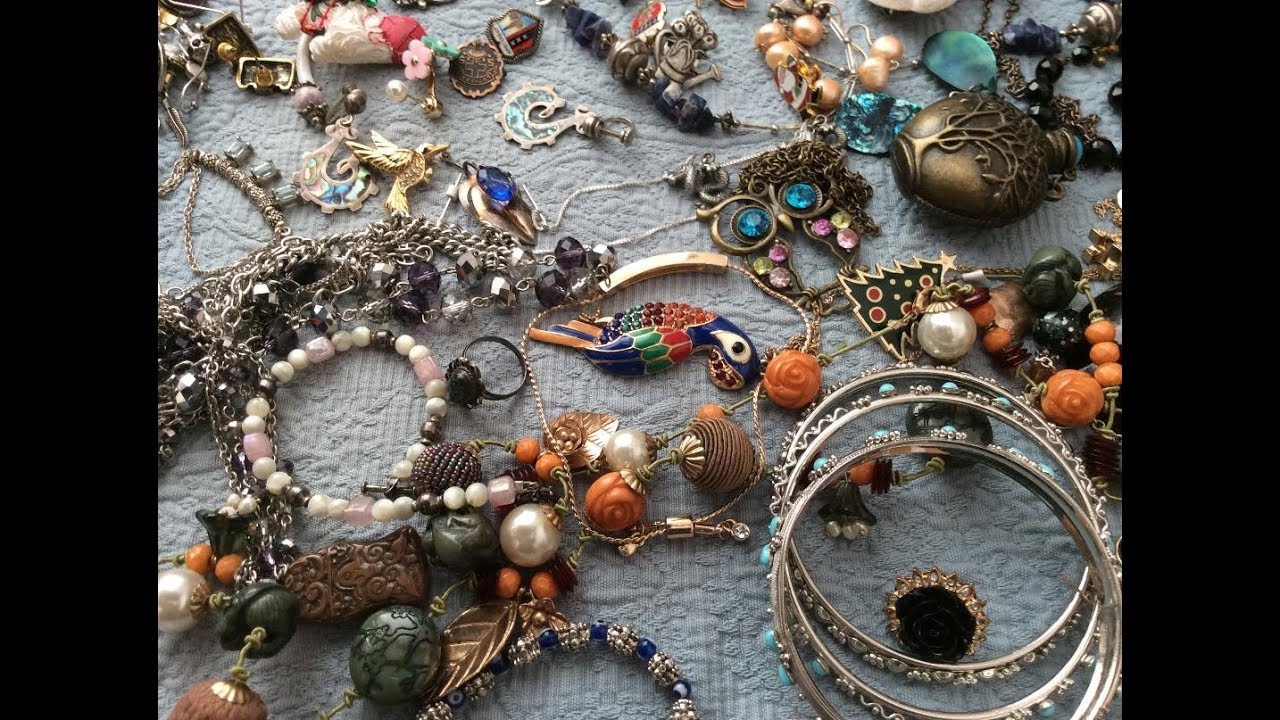 Let's open another Jewelry Jar,