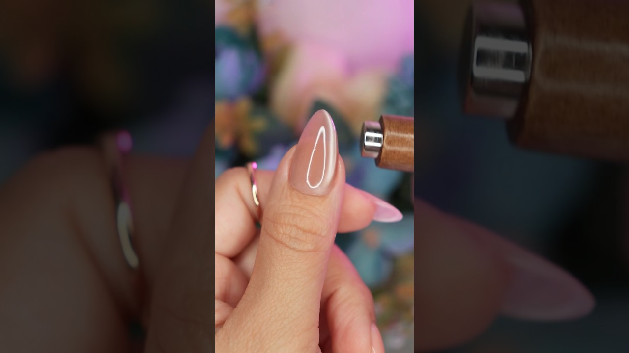 💅🏻As&iacute; se Hacen las U&ntilde;as OJO DE GATO😻