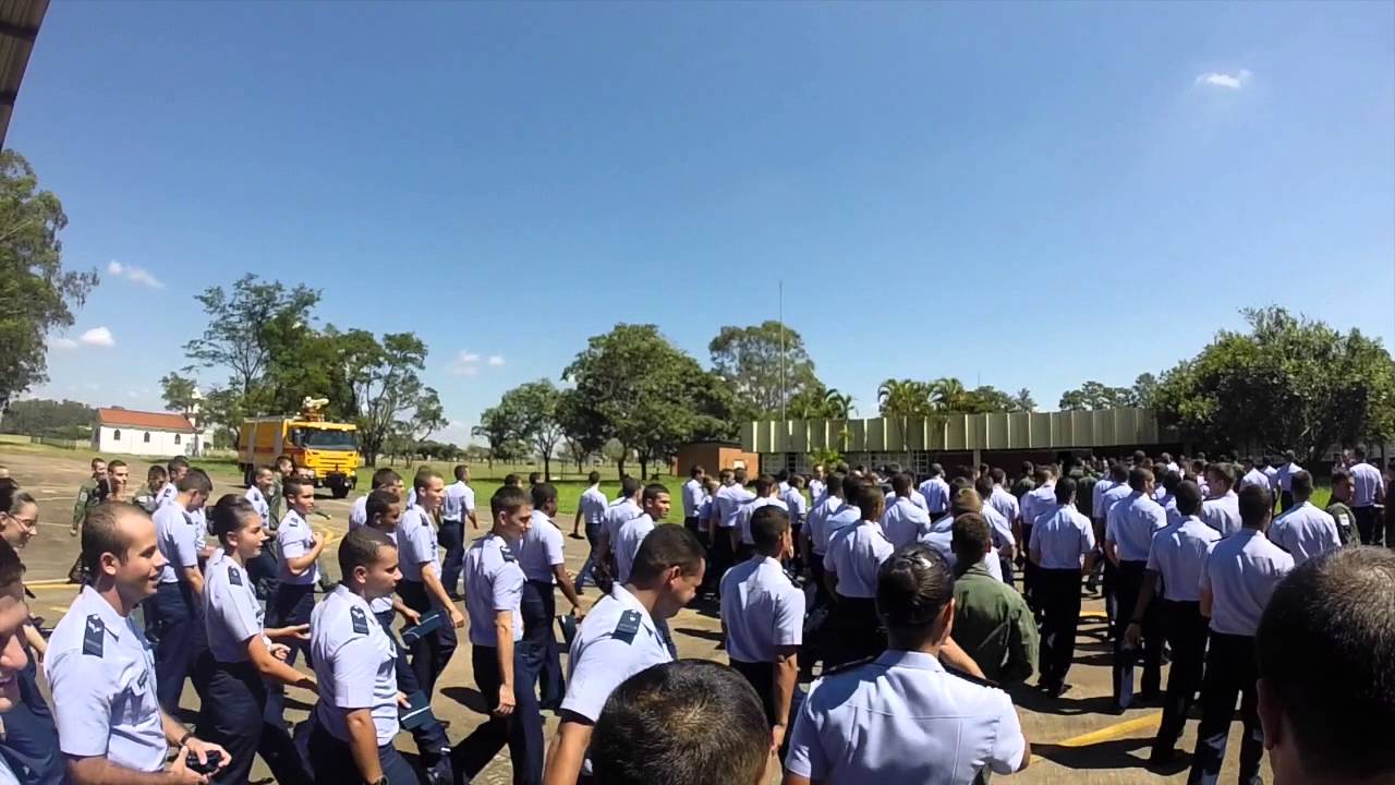 Primeiro vôo solo cadete Avelino - AFA