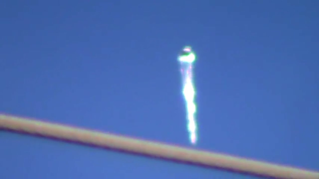 [VIRAL] UFO Sightings BIOLOGICAL UFO ESCAPES FROM MILITARY BASE!? Purple Jelly Fish UFO 2015