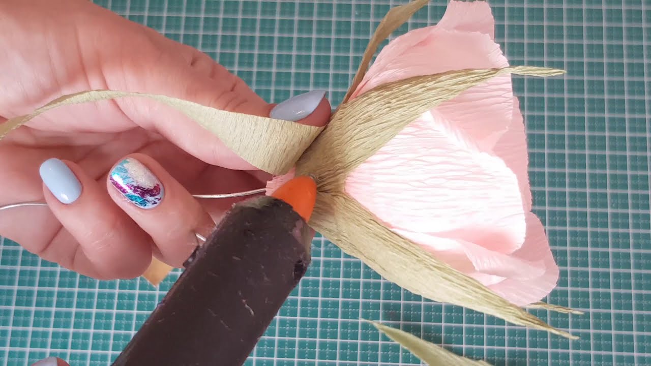 Роза из гофрированной бумаги. Мастер класс. Crepe paper rose. DIY.