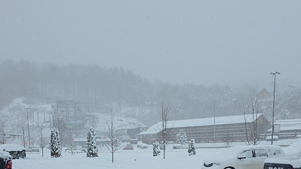 Alfy's Outdoor Adventures is live! Pigeon Forge, TN Heavy Snow January 31st 2026 #live #snowstorm