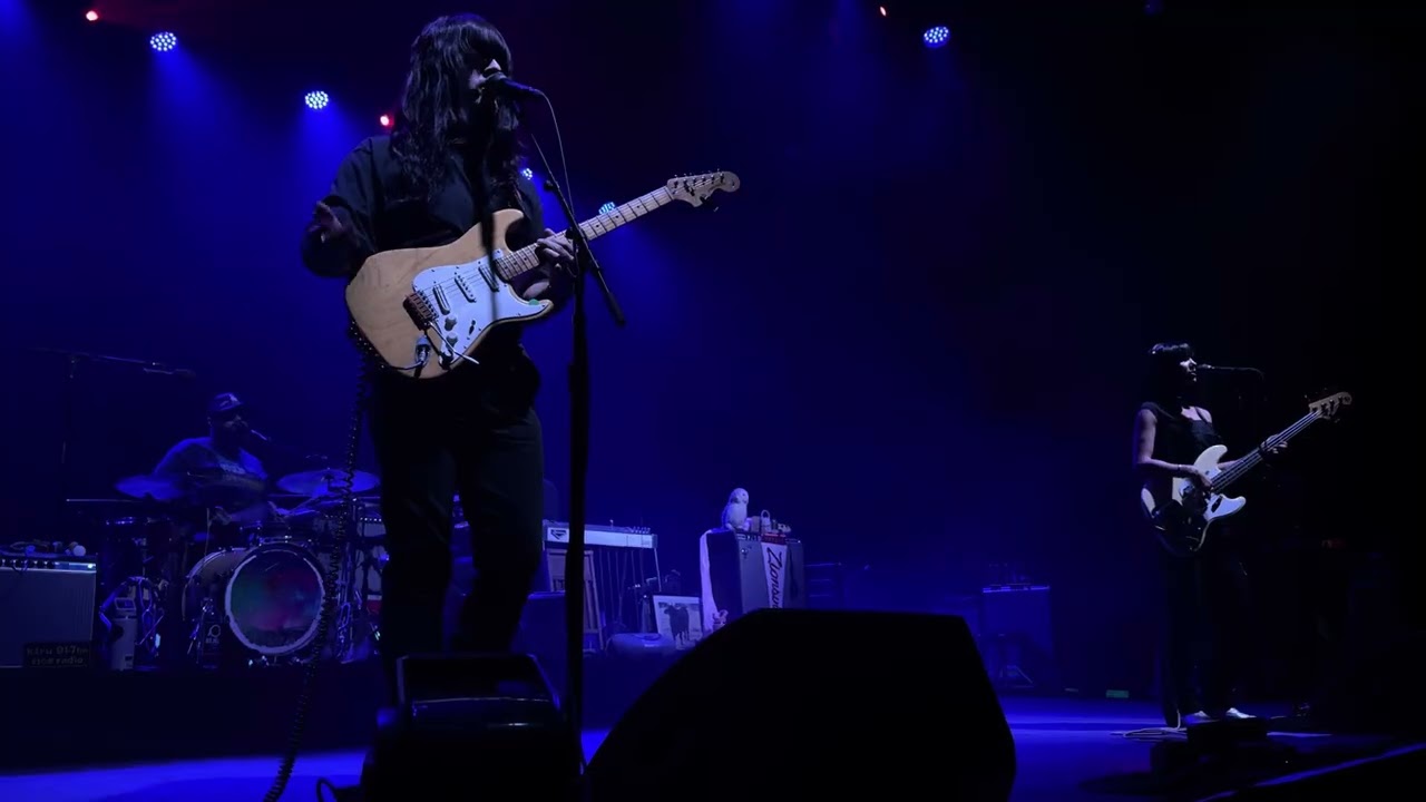 Khruangbin - Balls and Pins ii (2025-11-09 – Philadelphia, PA)