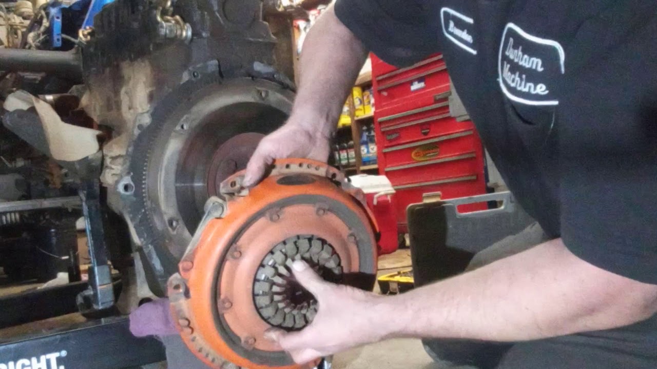 Jeep 4.0 engine rebuild. PART 8 : removing clutch, flywheel and pilot bearing
