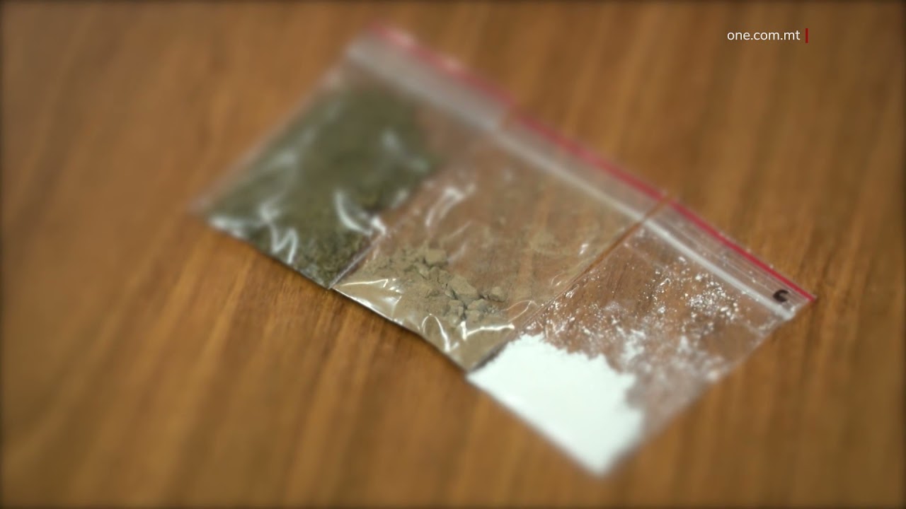 ARRESTATI SEBA’ PERSUNI F’REJDS TAD-DROGA – ERBA’ MINNHOM JINĦELSU