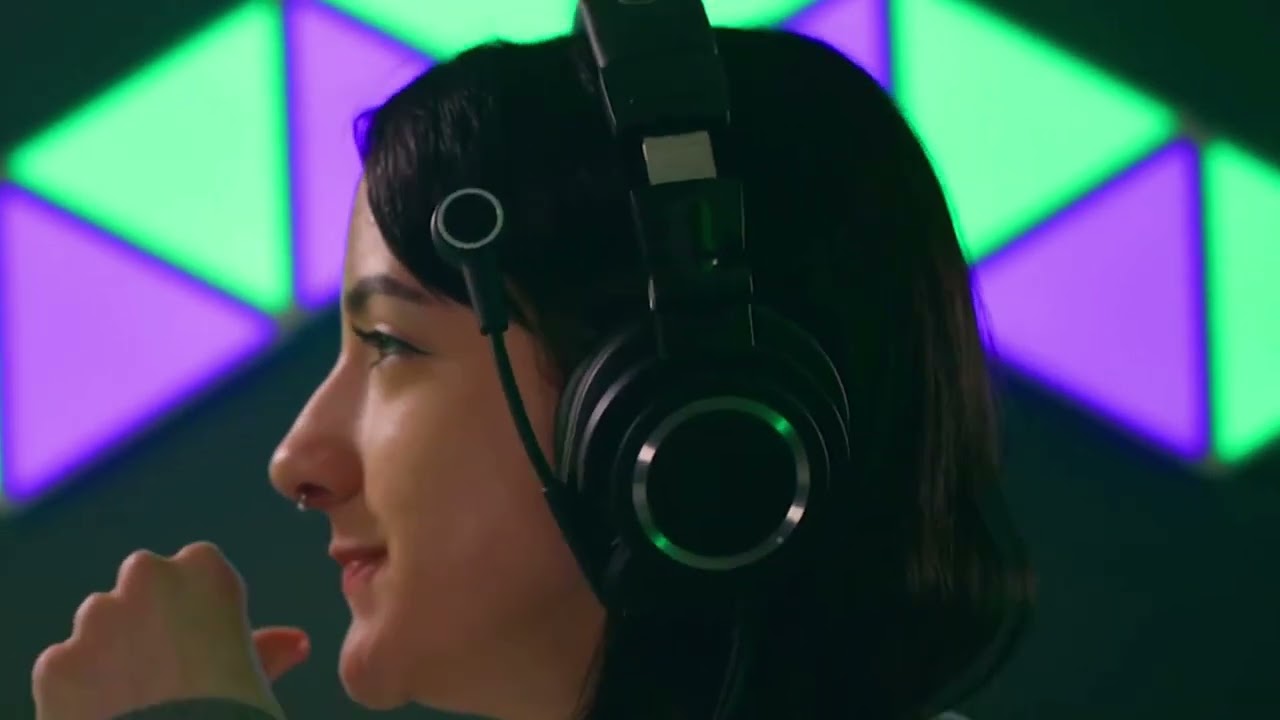7 Best Closed-Back Headphones in 2025 (Bass, Studio, & More!)