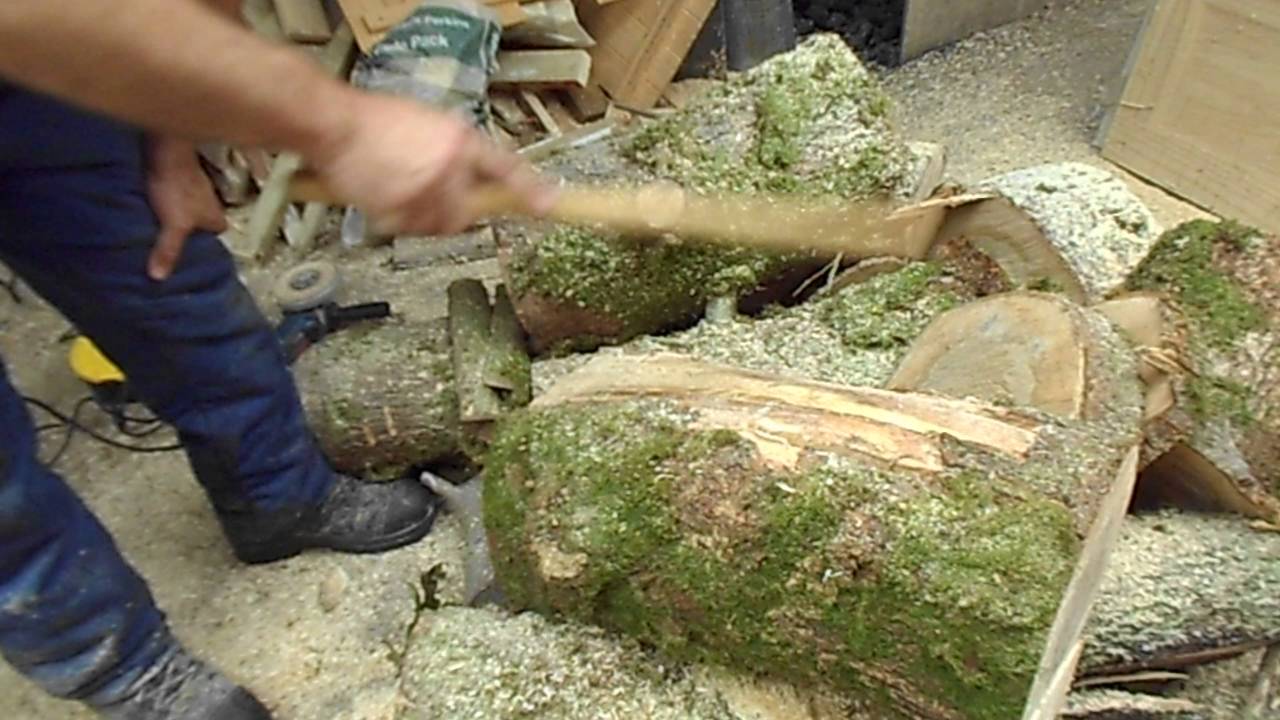 A 'krin' drum made with a chainsaw from an oak log
