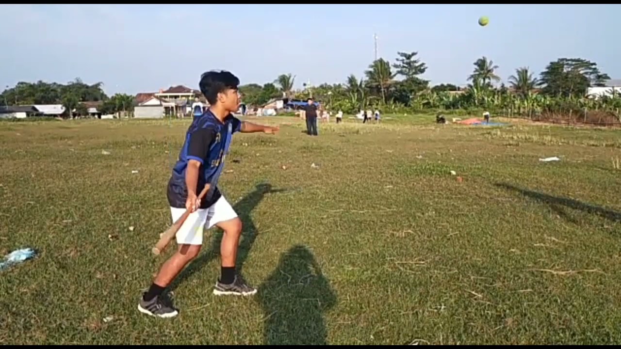 3 Teknik Memukul Dalam Permainan Bola Kasti