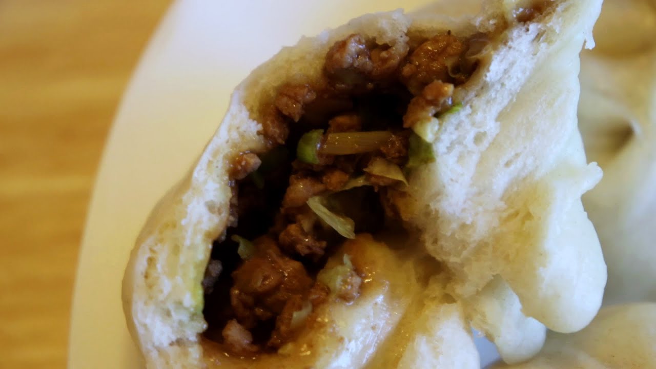 Steamed Chinese Bun ( 酱肉包/Jiang Rou Bao)