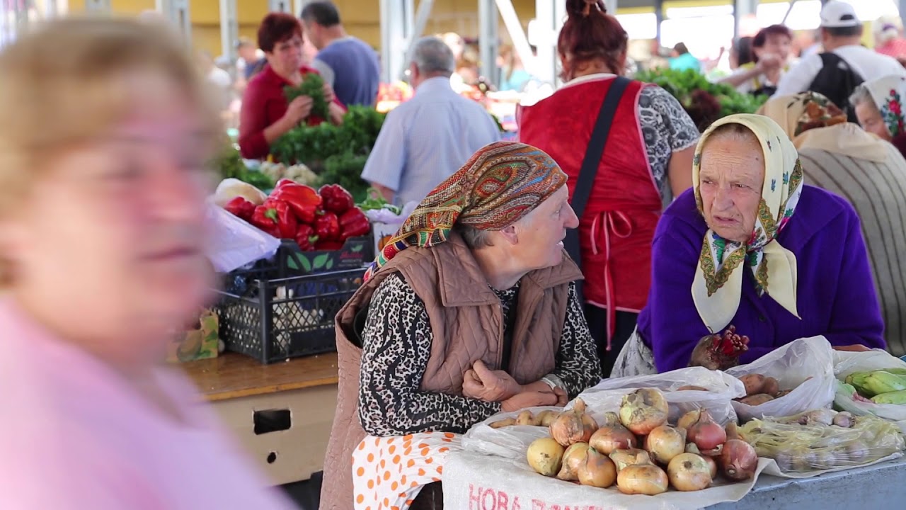 Ukraine Uman Local market inside / Ukraine Uman Marché municipal couvert