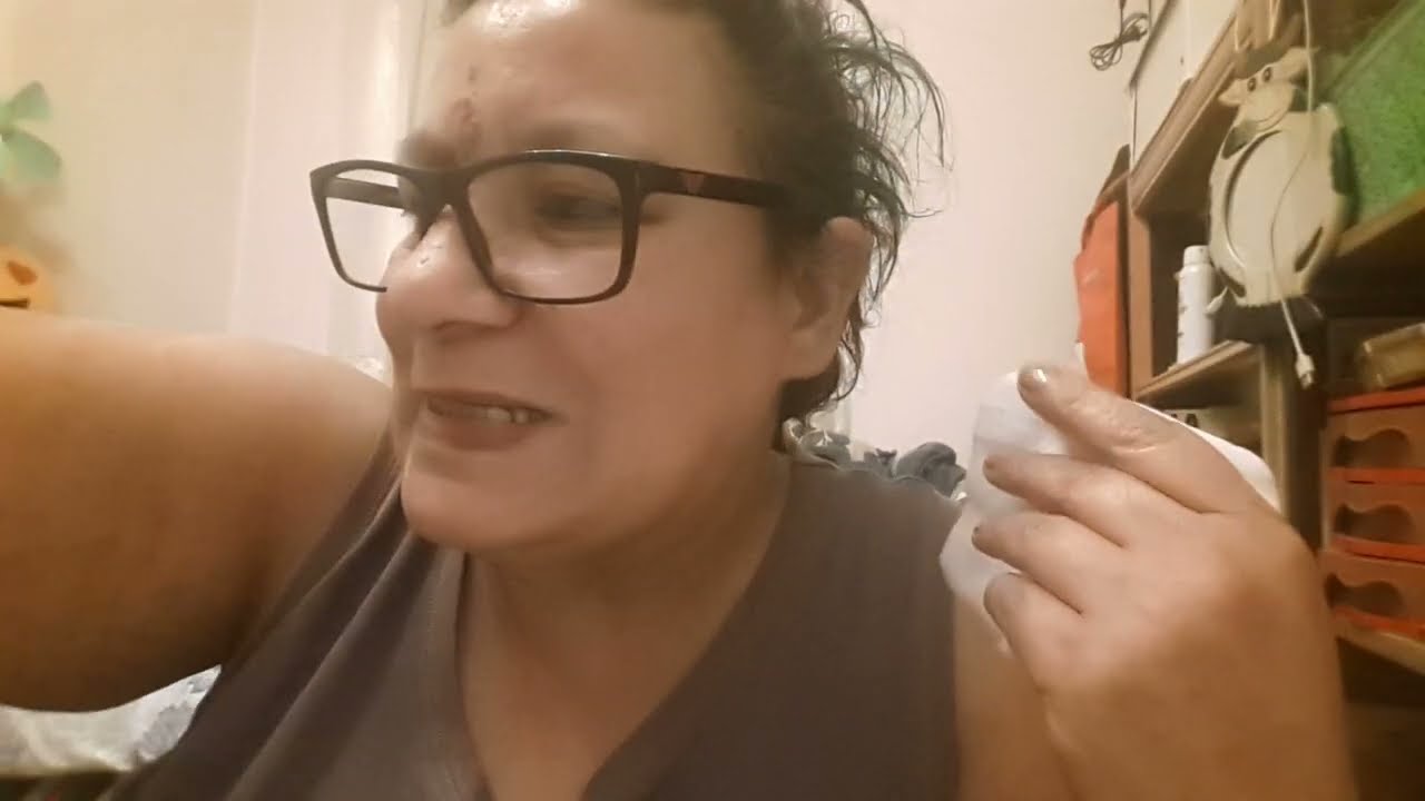asmr - Turkish eyebrow plucking and face cleaning - Türkçe kaş alma ve yüz temizleme (roleplay)