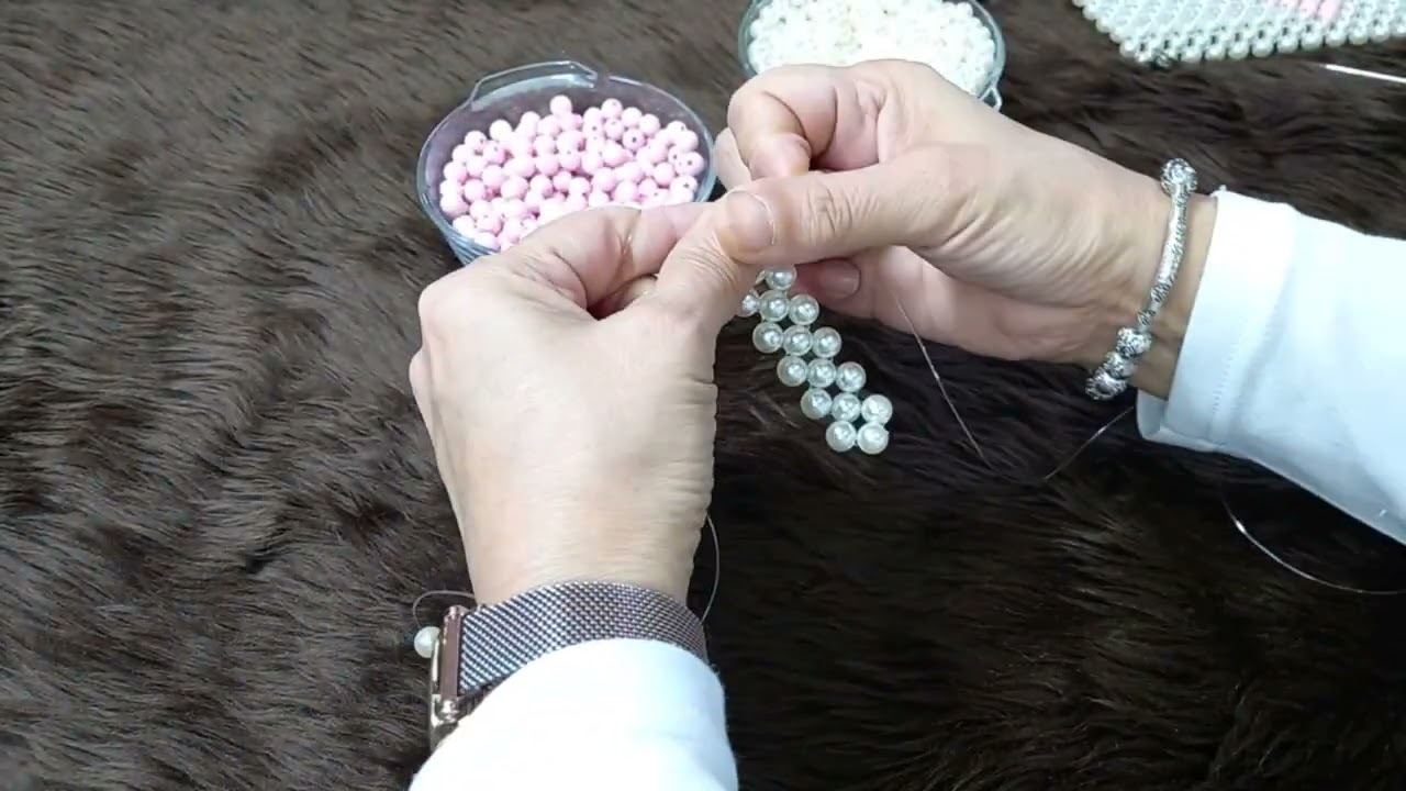 طريقه عمل اجمل شنطه العيد من خرز اللولى الجزء الأول