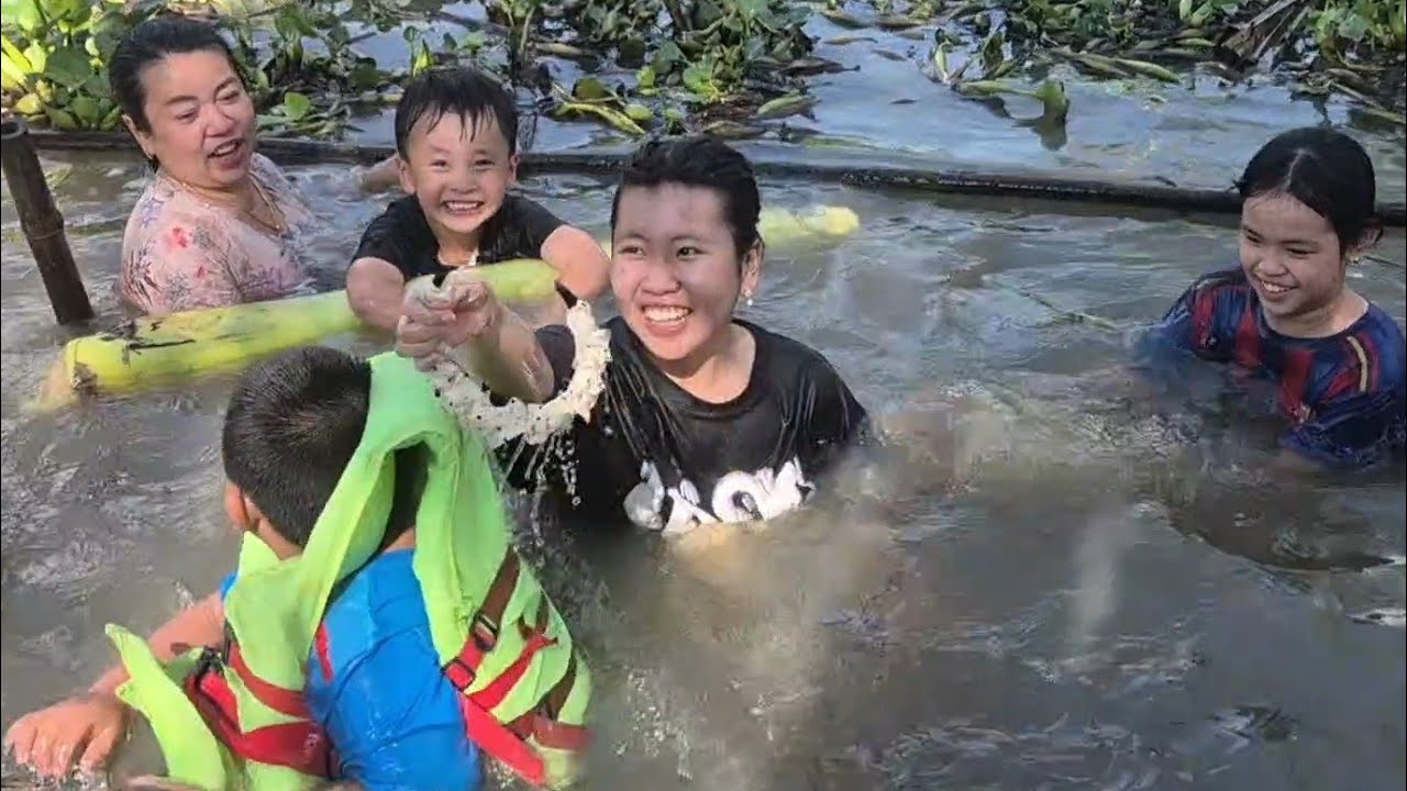Cảnh Miền Tây Dẫn Mấy Con Đi Tắm Sông Cho Mát #ngocdieumientay #canhmientaydanmayconditamsongchomat