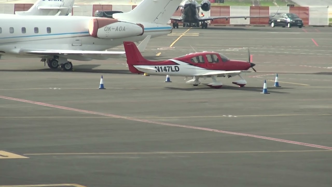 Private Cirrus SR22 G2 N147LD at Malaga LEMG