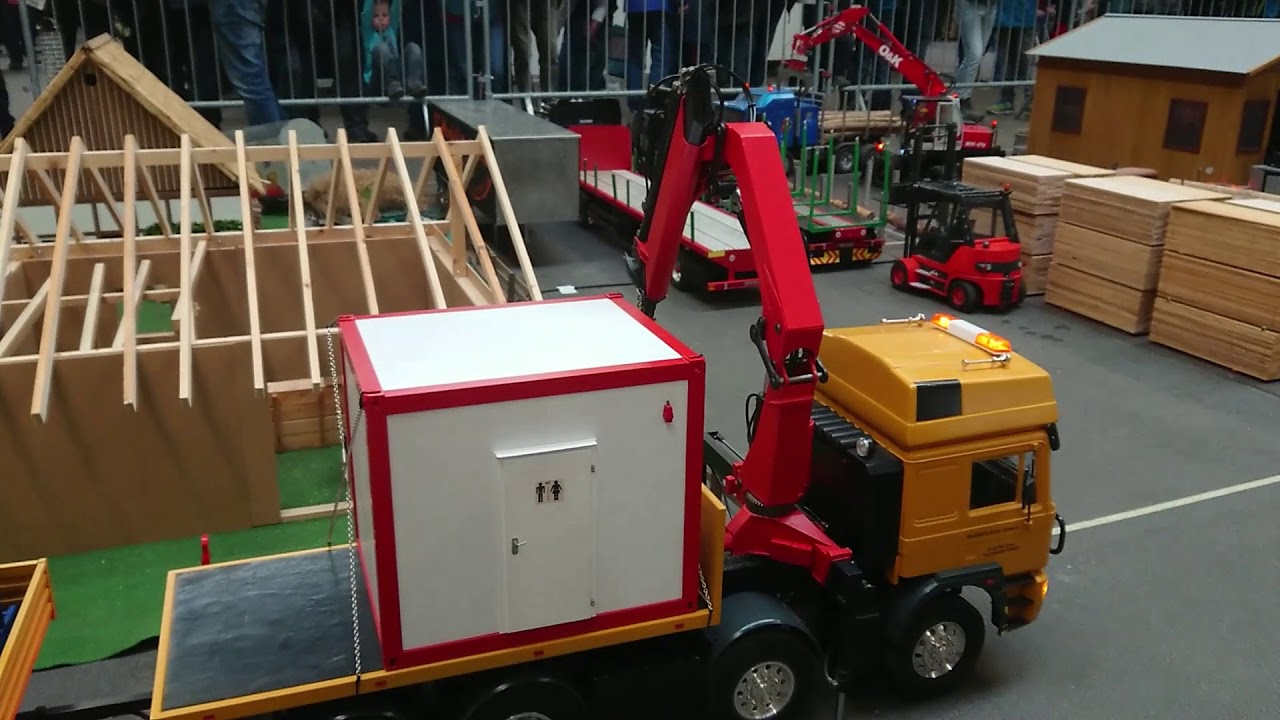 MAN F2000 mit Palfinger Ladekran und B&uuml;ssing Oldi, Kranverladung in Erfurt