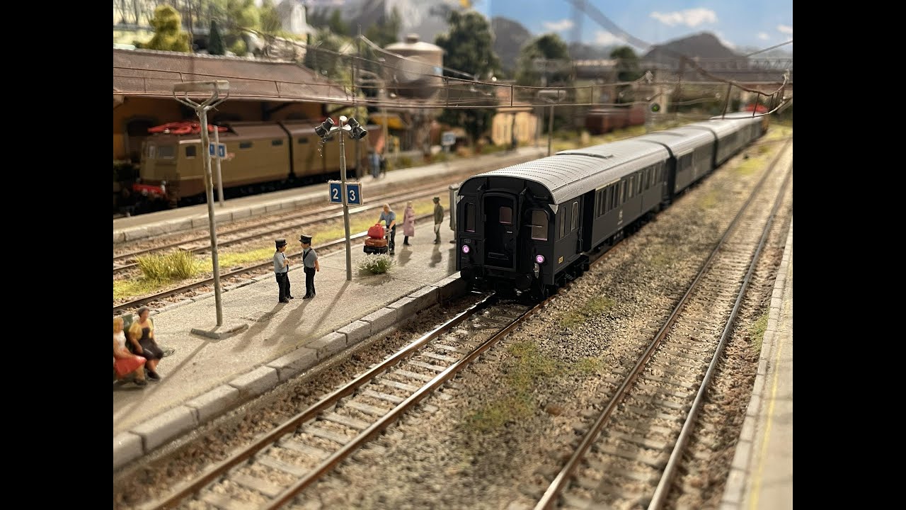 Treni navetta in grigio ardesia  -  Classici FS