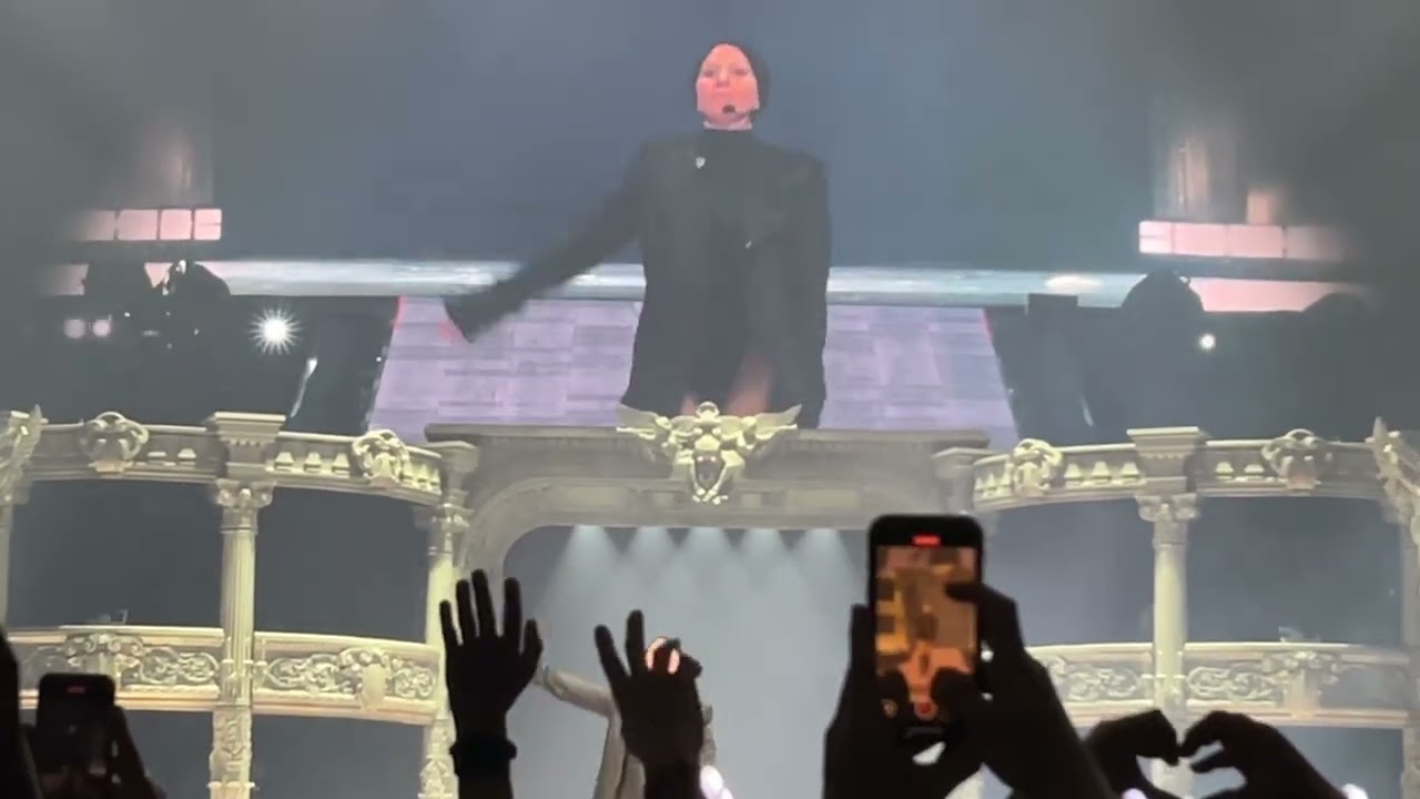 Lady Gaga - MANiCURE (Live at Mayhem Ball San Francisco)