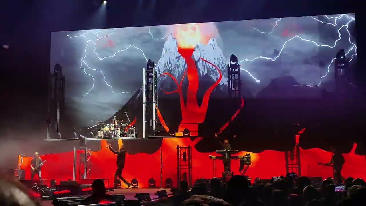 Traktor: Horizont (Mega Monster Meeting, O2 aréna Praha, 22. 11. 2024)
